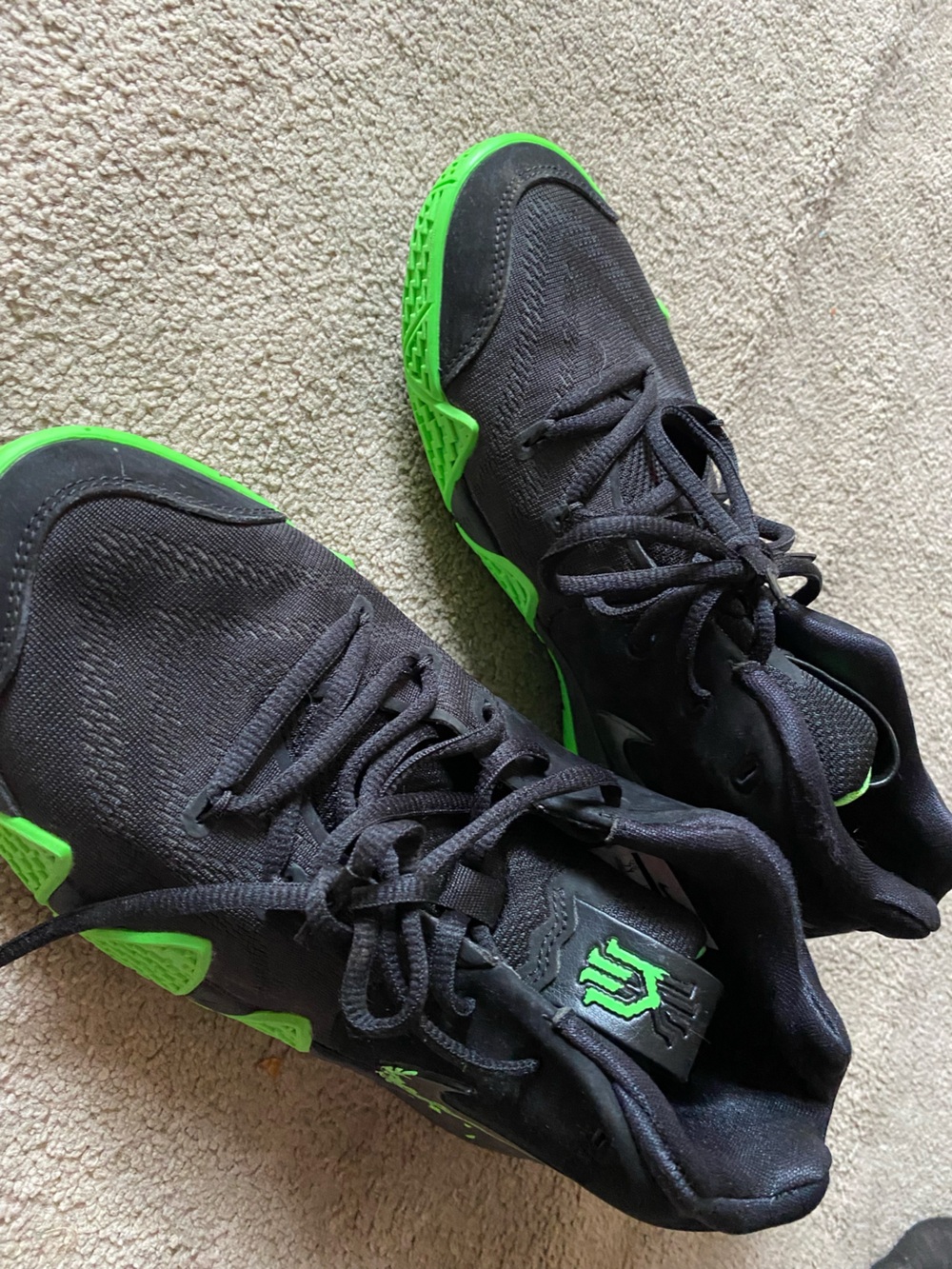 Nike Kyrie 4 “Halloween” Sneakers